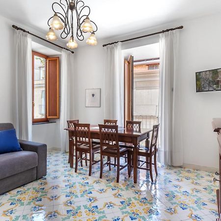 Comfy Apt 4 Sleeps Right In The Centre Sorrento Exteriör bild